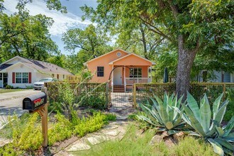 2205 Canterbury St in Austin, TX - Building Photo - Building Photo