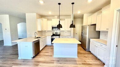 1542 Swallow Tail Dr in Belmont, NC - Foto de edificio - Building Photo