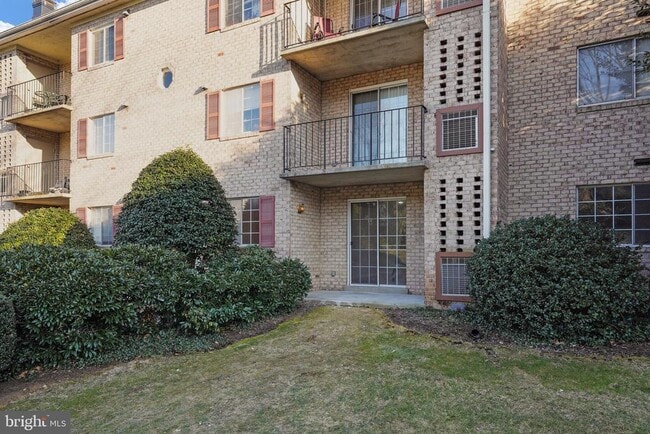 property at 1521 Colonial Dr