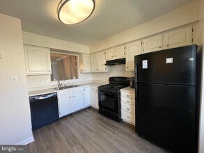 17929 Milroy Dr in Dumfries, VA - Building Photo - Building Photo