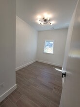 682 Whitney Ave, Unit 4 in New Haven, CT - Building Photo - Building Photo