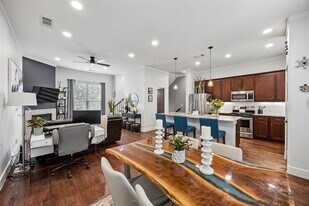 5875 Ross Ave in Dallas, TX - Building Photo