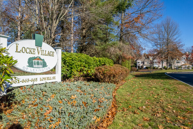 661-665 Lowell St in Lexington, MA - Foto de edificio - Building Photo