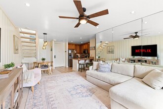 999 N Pacific St in Oceanside, CA - Foto de edificio - Building Photo