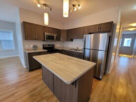 16129-16141 141 St NW in Edmonton, AB - Building Photo