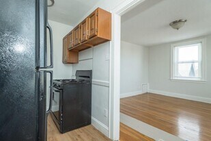 138 Highland Ave in Somerville, MA - Building Photo