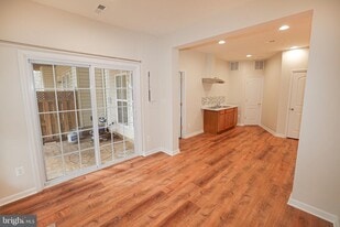 22090 Avonworth Square in Broadlands, VA - Building Photo