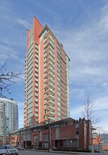 One Harbour Green in Vancouver, BC - Building Photo - Building Photo