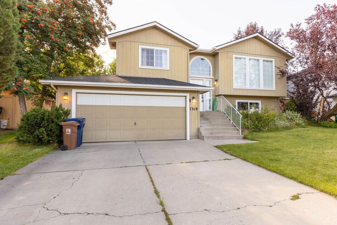 7319 N Perry St in Spokane, WA - Building Photo