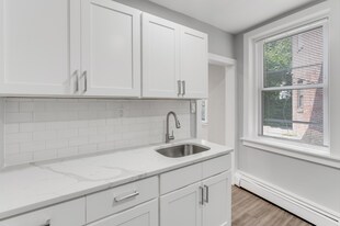 615 Vernon Rd, Unit B in Philadelphia, PA - Building Photo