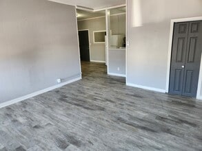 8 E Railroad St in Sandwich, IL - Building Photo - Building Photo