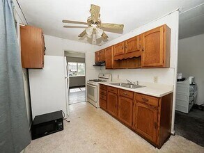 221 S Kenmore St in South Bend, IN - Foto de edificio - Building Photo