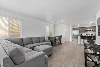 7005 Magenta Moon St in North Las Vegas, NV - Building Photo - Building Photo