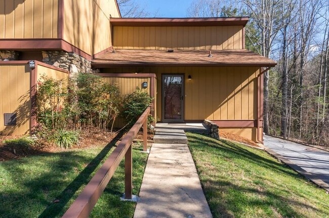 137 Colony Dr in Asheville, NC - Building Photo - Building Photo