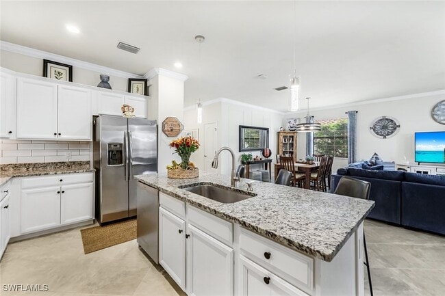 property at 1613 Vizcaya Ln
