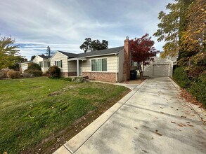 1811 Harian Way in Sacramento, CA - Building Photo - Building Photo