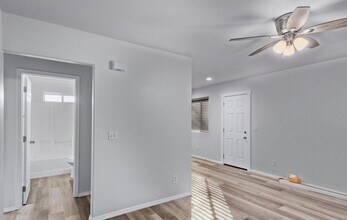 6417 S 10th St in Phoenix, AZ - Foto de edificio - Building Photo