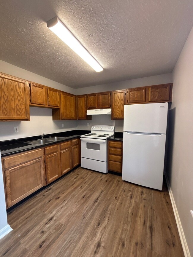 5140 Keegan Way in Louisville, KY - Foto de edificio - Building Photo