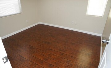 5447 W Hasley Canyon Ave in Las Vegas, NV - Building Photo - Building Photo