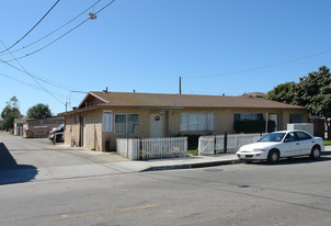 5637-5693 Cypress Rd in Oxnard, CA - Building Photo