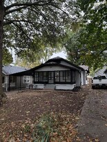 1906 S Willow Ave in Independence, MO - Building Photo