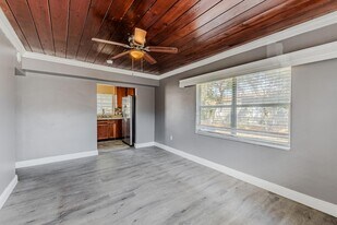 112 W 34th St, Unit 2 in Riviera Beach, FL - Building Photo