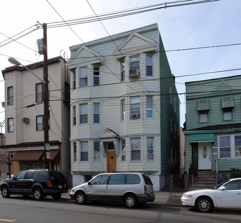 349 Avenue E in Bayonne, NJ - Foto de edificio