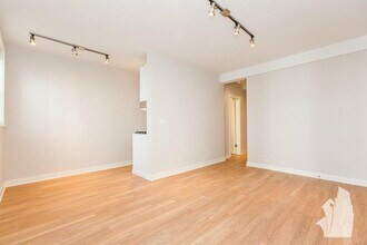 541 W Belmont Ave, Unit 511-23 in Chicago, IL - Building Photo - Building Photo