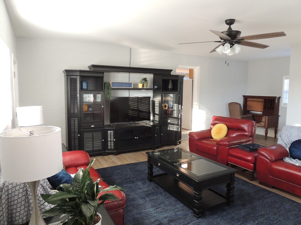 96 Margie Dr in Centerville, GA - Building Photo
