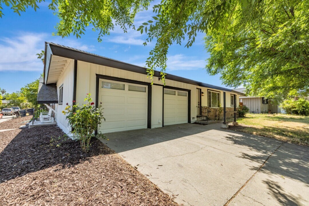 1134 Agatha Way in Sacramento, CA - Building Photo