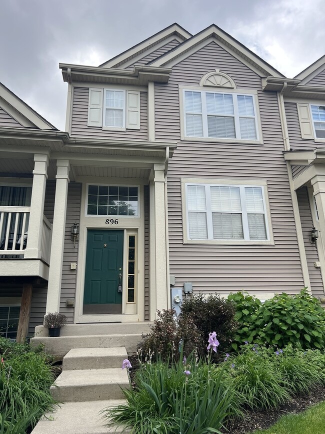 property at 896 Emerald Dr
