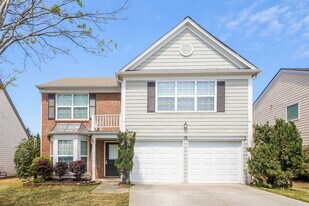 8855 Grappe Trace in Suwanee, GA - Building Photo