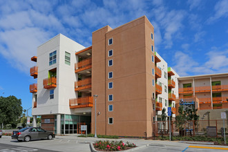 West Gateway Place in West Sacramento, CA - Building Photo - Building Photo