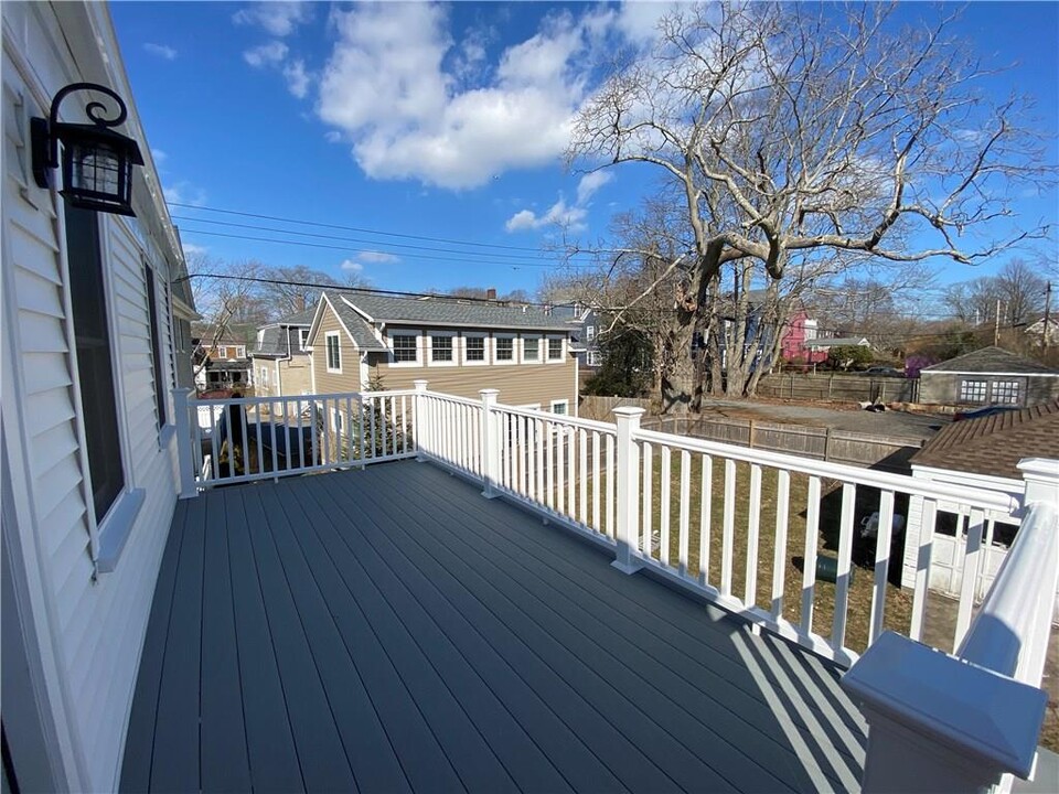 44 Annandale Rd in Newport, RI - Building Photo