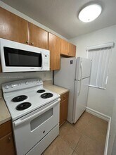 7995 NW 8th St in Miami, FL - Foto de edificio - Building Photo