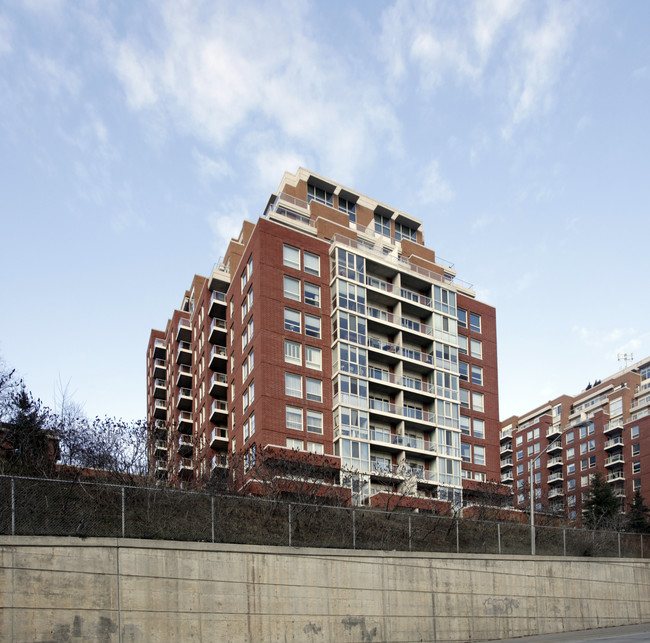 60 Old Mill Rd in Oakville, ON - Building Photo - Primary Photo