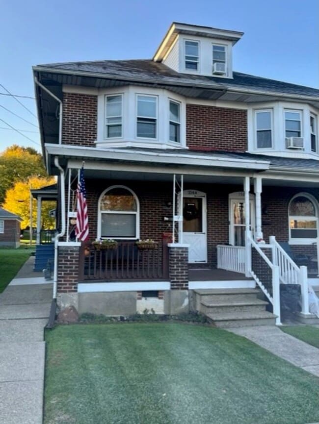 property at 154 W Lincoln St
