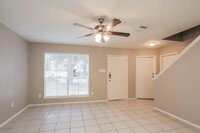 8727 Roaring Point Dr in Houston, TX - Building Photo - Building Photo