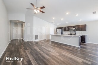 911 Kingfisher Dr, Unit 3428-05 in Haines City, FL - Foto de edificio - Building Photo