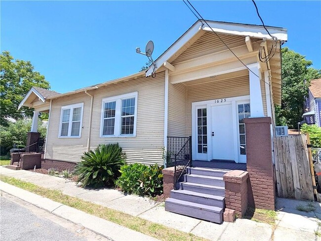 property at 1625 Rousselin Dr