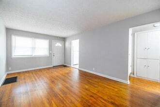 2273 Homestead Dr in Columbus, OH - Foto de edificio - Building Photo