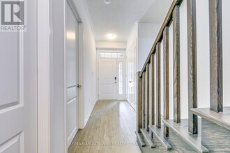 1365 William Halton Pkwy in Oakville, ON - Building Photo - Building Photo