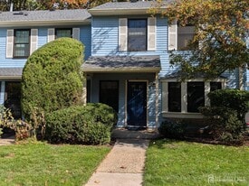 2103 Timber Oaks Rd in Edison, NJ - Building Photo