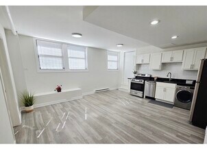 732 W Roscoe St in Chicago, IL - Building Photo - Building Photo