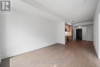 195 Deerfield Rd in Newmarket, ON - Building Photo - Building Photo
