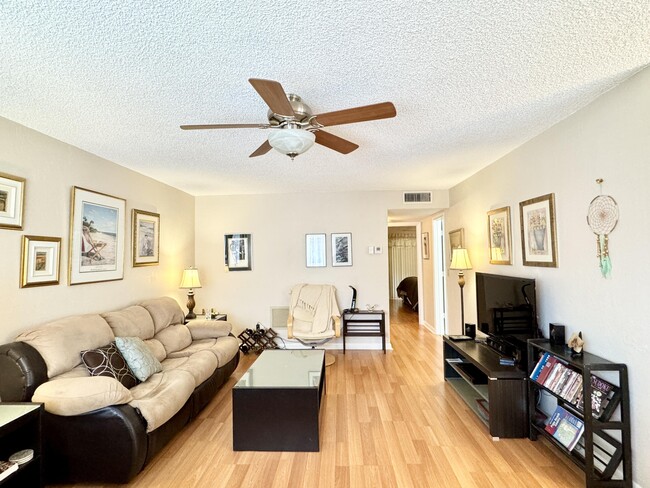 2840 Cynthia Ln in Lake Worth Beach, FL - Building Photo - Building Photo