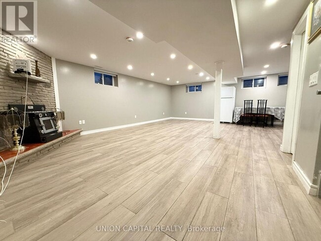 19 Baylawn Dr in Toronto, ON - Building Photo - Building Photo