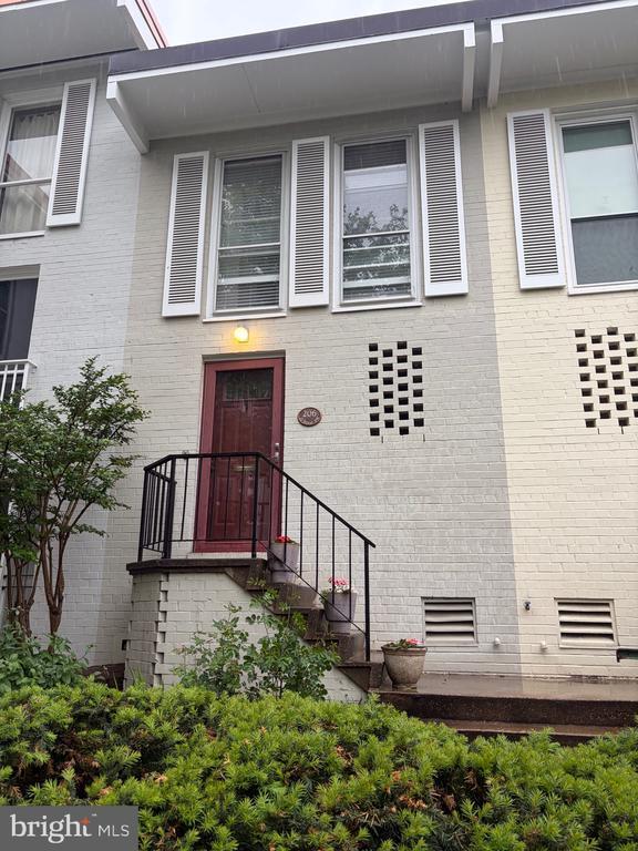 206 G St SW in Washington, DC - Building Photo - Building Photo