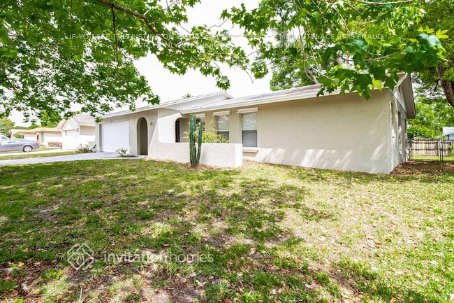 property at 1542 Canterbury Cir
