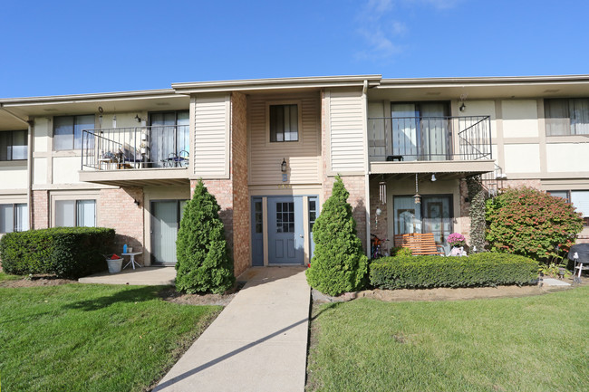 Breckenridge Apartments in Racine, WI - Building Photo - Building Photo